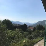 Como, accogliente mansarda nel verde Le Balze