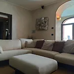 Bellagio Lakeside Apartment