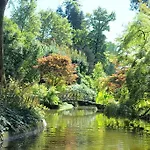 Cottage Of Bellagio\'S Woods