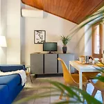 Blue Attic - Historical Como City Center By Rent All Como