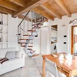 Design Apartment With Lake View!
