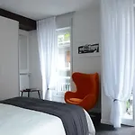 Myhomeincomo - Art Design Suites