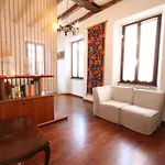 Captivating 4 -Bed Apartment In Bellagio Historic