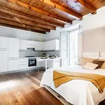 Del Pero Suite - By Myhomeincomo