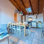 3-Bedroom Lake View Apartment Casa della Famiglia