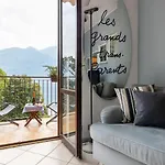 Bellagio Retreat Lake View Apartment