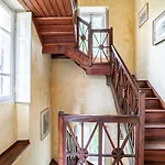 Roomy \'900 House Surrounded By Greenery With Parking!