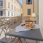 Independence Apartment With Balcony By Rent All Como