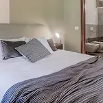 Stunning View Lakeside Apartment - Larihome A11