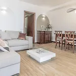Stunning View Lakeside Apartment - Larihome A11