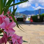 Divina Luxury Apartment With Jacuzzi Near The Lake