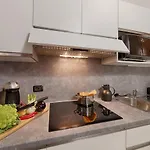 Modern Lakefront 1-Bedroom Apartment