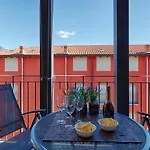 Modern Airconditioned 2-Bedroom Apartment Lake Escape