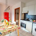 Lake View Apartment Golden Triangle