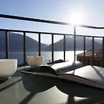 3-Bedroom Lakeview Apartment At The Lake