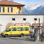 Orange Corner Home - Como Lake