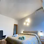 Stylish Apartment In Como Downtown