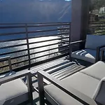 Simon\'S Place Lake View