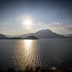 Maji Como Lake View