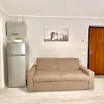 Elegant Apartment- 8 Mins Walk To Center - Free Parking