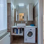 Como City Center Apartments!