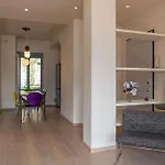 Como Lake View Regina Apartment