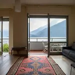 Como Lake View Regina Apartment