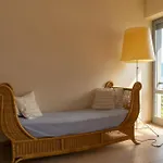 Como Lake View Regina Apartment