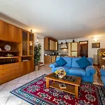 Apartment With Bicycle Storage In Dongo - Larihome A24