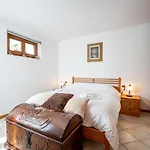 Apartment With Bicycle Storage In Dongo - Larihome A24