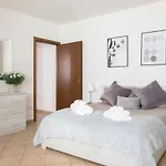 Aura Apartment - Como City Centre