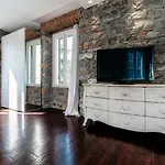 Stunning Central Como Apt By Joivy