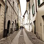 Casa Del Pittore - Elegante Appartamento Del 1200 - Centro Storico Como