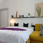 Stylish Flat Near Station And City Center
