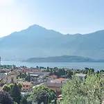 Roomy Apartament In Domaso With Small Balcony!