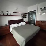 Casa Vacanze Attico Sul Lago Di Lecco, A Due Passi Dal Centro Con Posto Auto