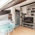 La Mansardina Di Giuly By Quokka 360 - Bright Attic Apartment In The Centre Of Como