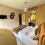 Chic House Near The Lake