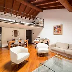 Luxury Apartment + Private Parking - Como Center