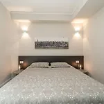 Apt 2 Min From The Cathedral With Private Parking