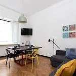 Pop House - Spacious Flat Next To Cathedral & Lake