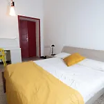 Pop House - Spacious Flat Next To Cathedral & Lake