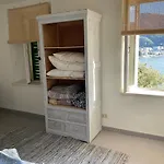 Lake View Cozy Apartment With Small Garden