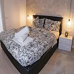 Achi\'S House
