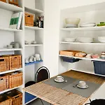 Lake View Cozy Apartment With Small Garden
