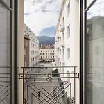 Palazzo La Cortesella - Modern Design & Central Location