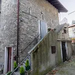 Petra Apartment In Civenna By Wonderful Italy