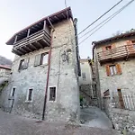 Petra Apartment In Civenna By Wonderful Italy