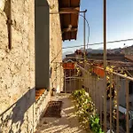 Petra Apartment In Civenna By Wonderful Italy