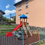 The Rose - Apartment Front Lake
